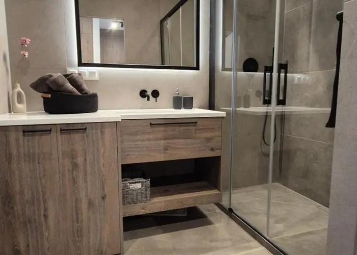 Luxurious Almond Apartment, Self Check-In 24H, Parking, Air-Conditioning