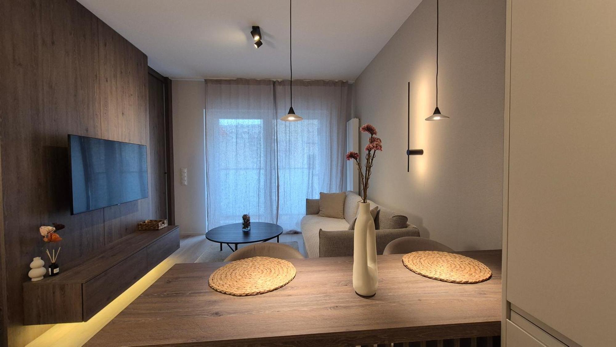 Luxurious Almond Apartment, Self Check-in 24h, Parking, Air-conditioning *