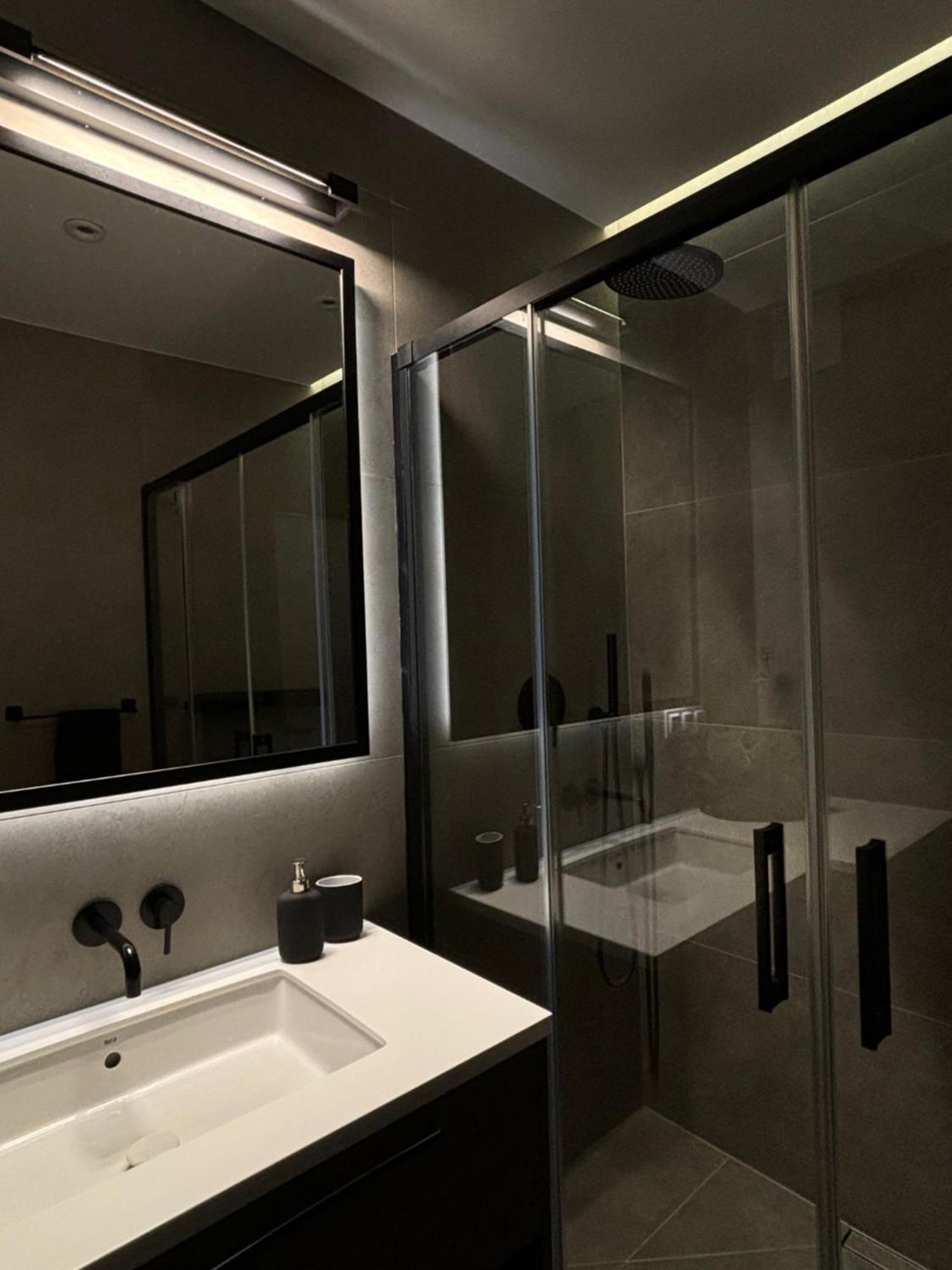 Luxurious Almond Apartment, Self Check-in 24h, Parking, Air-conditioning Appartamento *