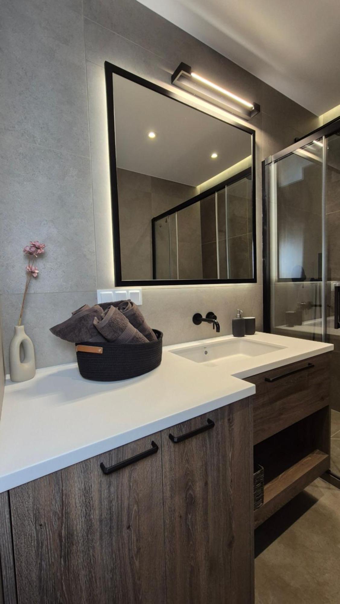 Luxurious Almond Apartment, Self Check-in 24h, Parking, Air-conditioning * Poznaň